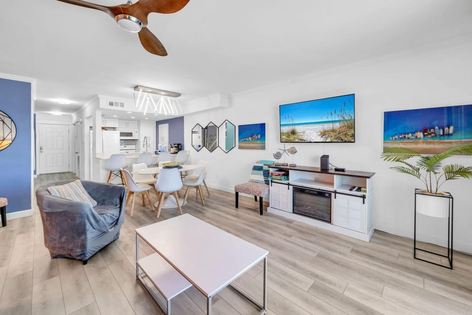 House, Multiple Beds (Seagull Villas #3) | Living area