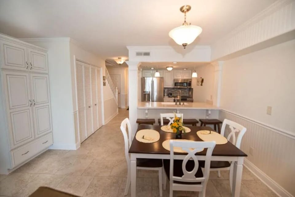 House, Multiple Beds (Seagull Villas #7) | Dining
