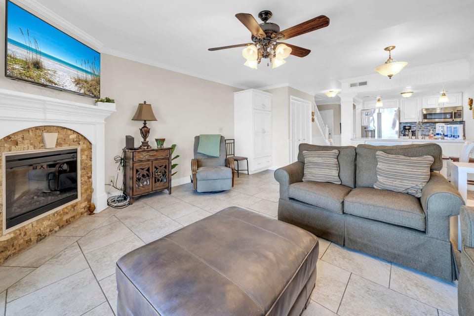House, Multiple Beds (Seagull Villas #7) | Living area