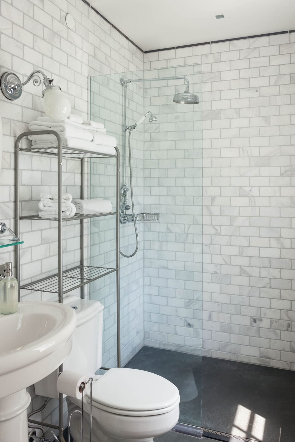 103 - White Peacock Room | Bathroom | Shower, rainfall showerhead, eco-friendly toiletries, hair dryer