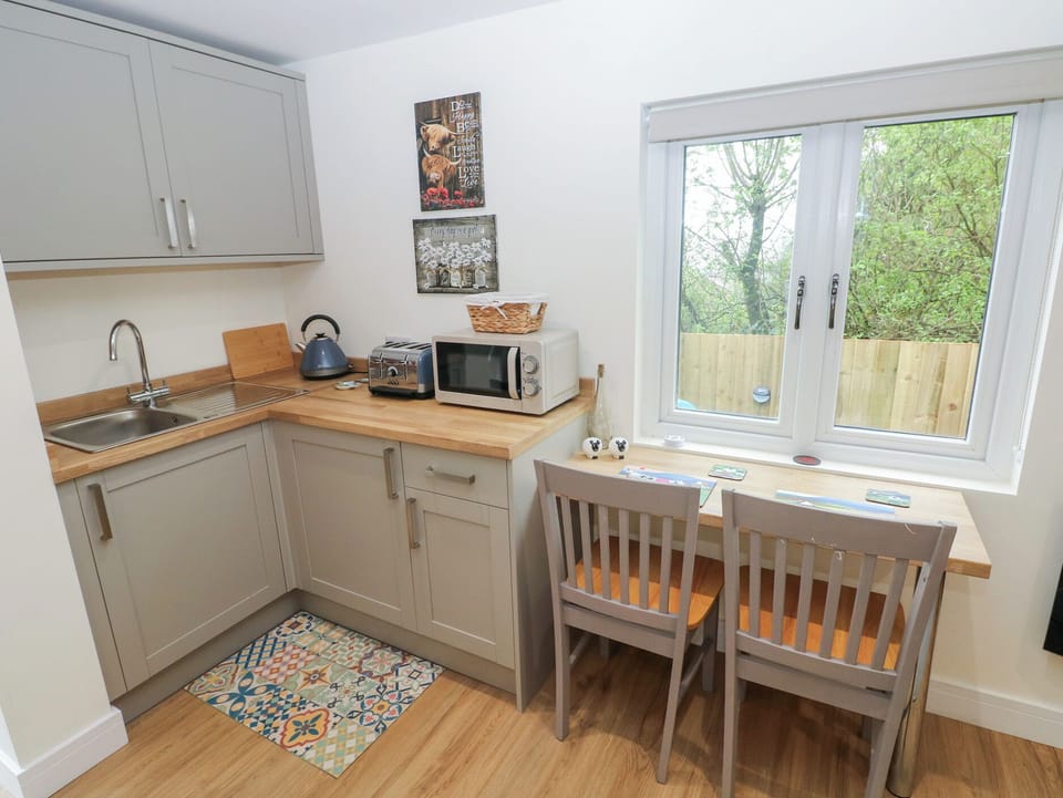 Cottage | Private kitchen | Cookware/dishes/utensils