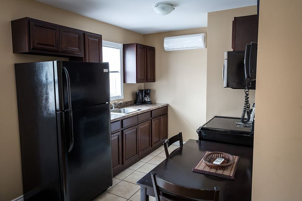 Cottage, 2 Bedrooms, Jetted Tub | Private kitchen | Fridge, microwave, stovetop, coffee/tea maker