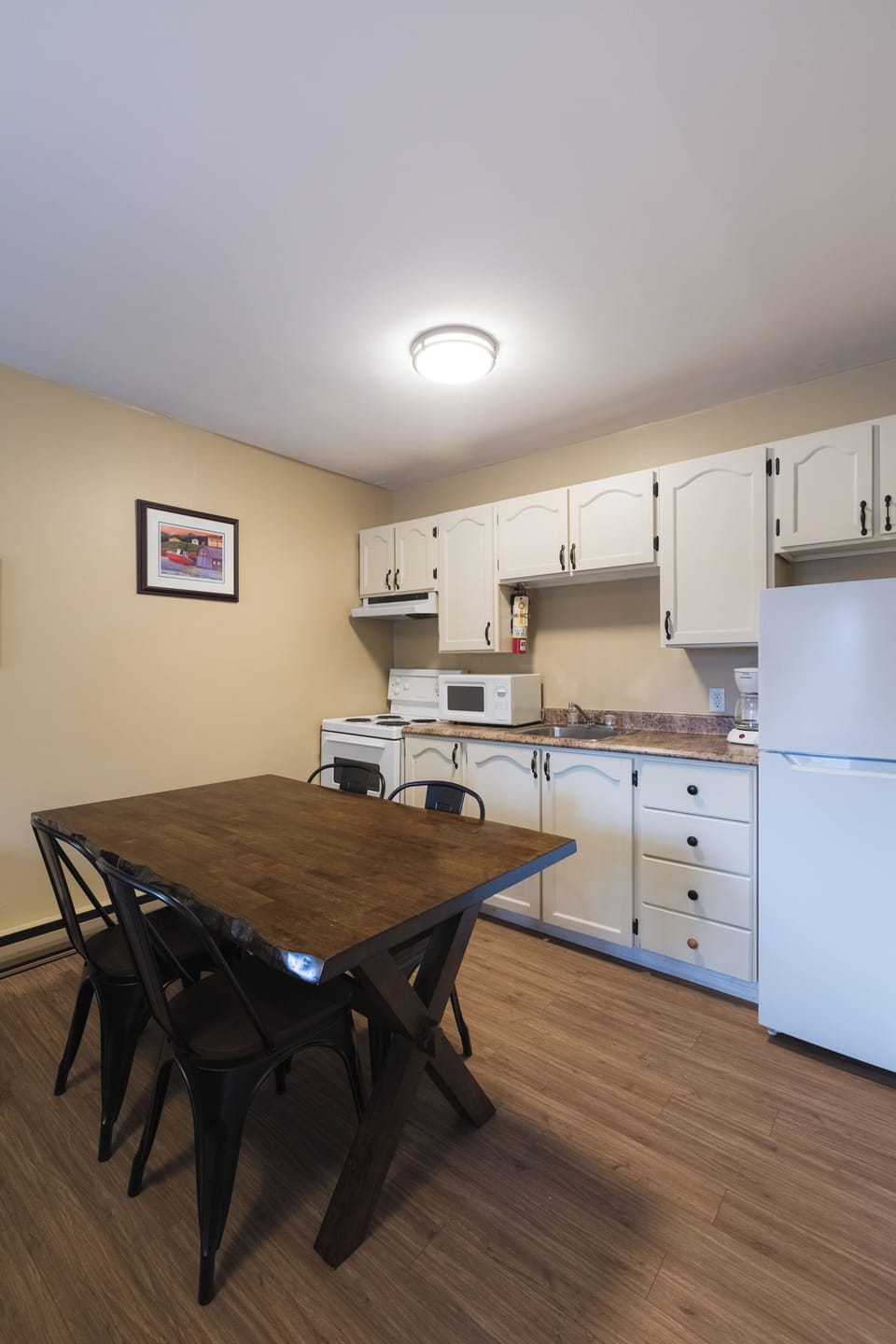 Cottage, 1 Bedroom | Private kitchen | Fridge, microwave, stovetop, coffee/tea maker