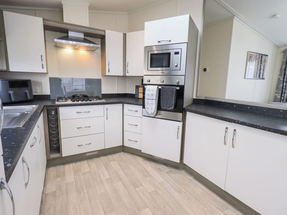 Dishwasher, cookware/dishes/utensils