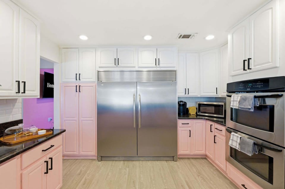 Equal parts functional and fabulous—this kitchen makes even takeout feel gourmet