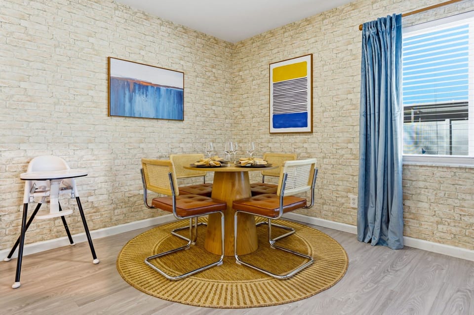 Sunlit sips and easy mornings—our breakfast nook is where the day starts on the right note.