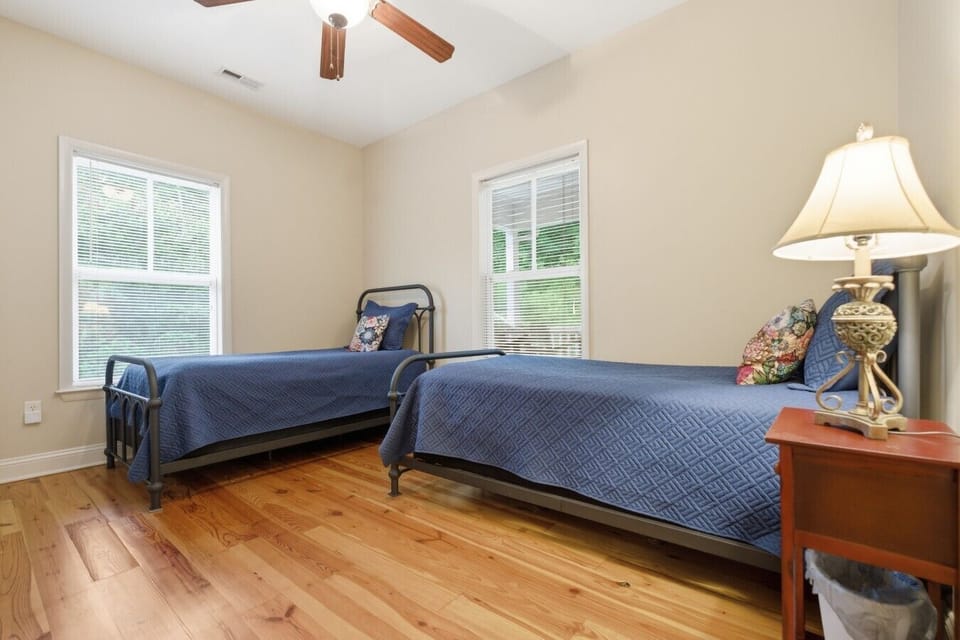 Bedroom 3 | Twin Beds | Ceiling Fan & Natural Light