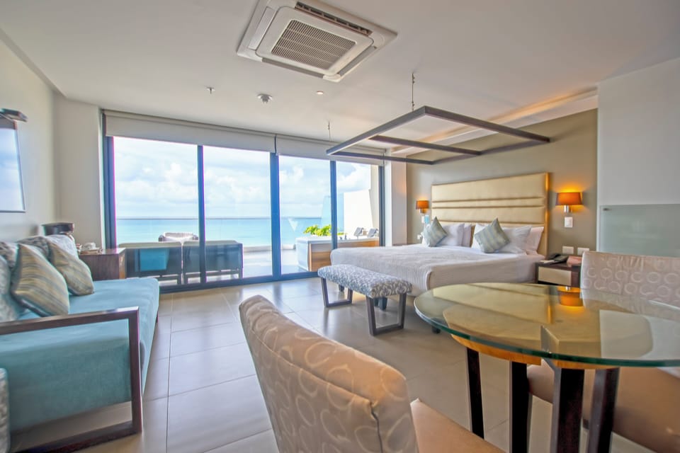 Suite Premium, 1 cama King size, vista al mar con jacuzzi privado | Premium bedding, minibar, in-room safe, desk