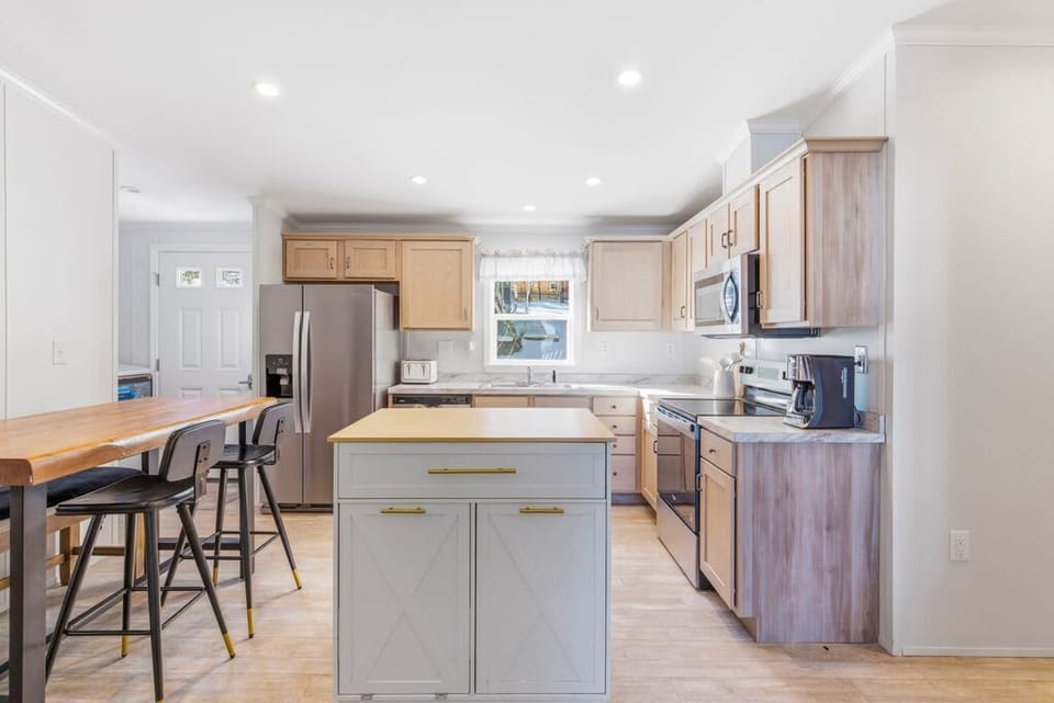 Middle cabin kitchen