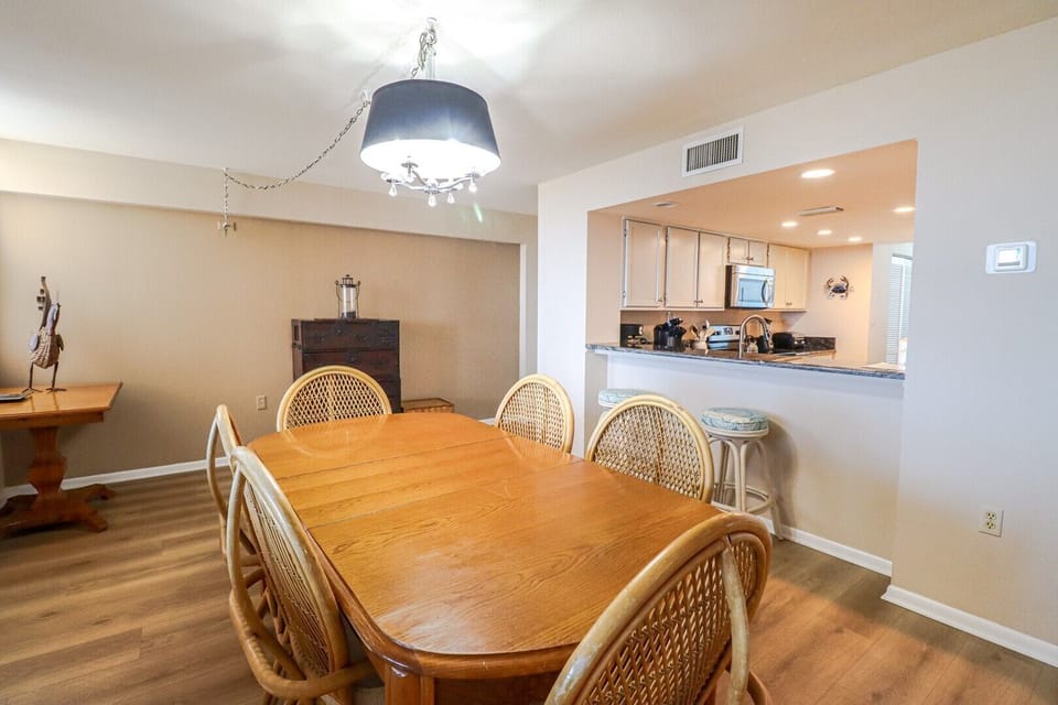St. Augustine Beach Rentals Dining Room