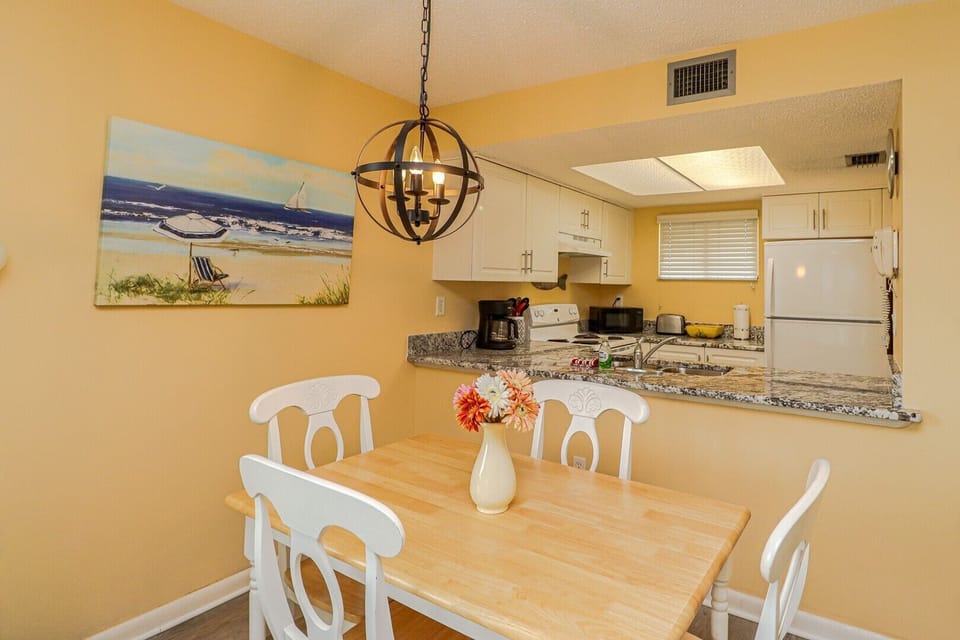 St. Augustine Beach Rentals Dining Room