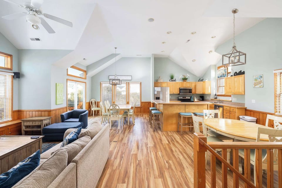 Spacious and bright living room 