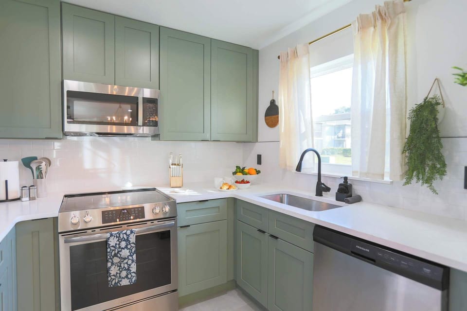 Full kitchen with brand new appliances and everything you need!