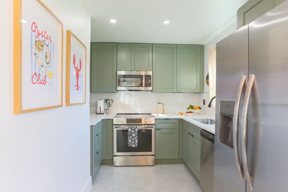 Full kitchen with brand new appliances and everything you need!