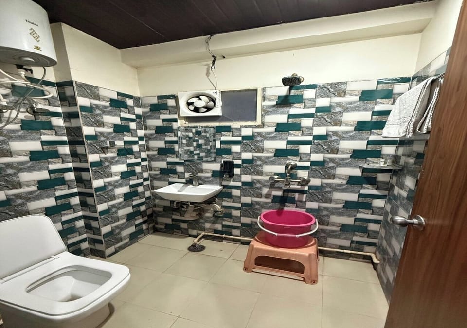 Shower, free toiletries, towels, soap