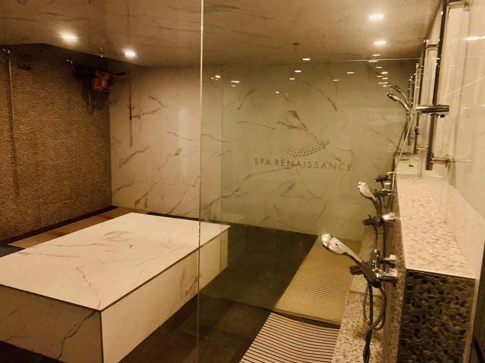 Couples treatment rooms, body treatments, body wraps, facials