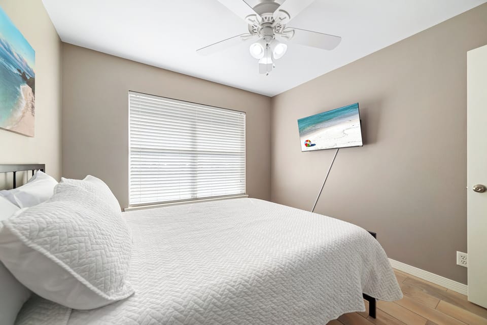 Guest bedroom