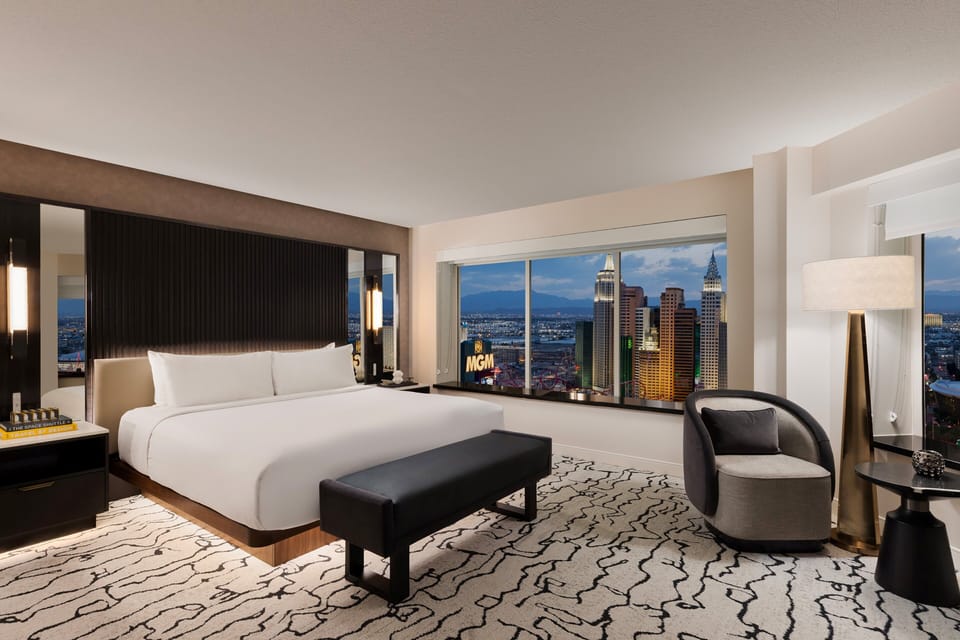 Premium bedding, in-room safe, laptop workspace, blackout drapes