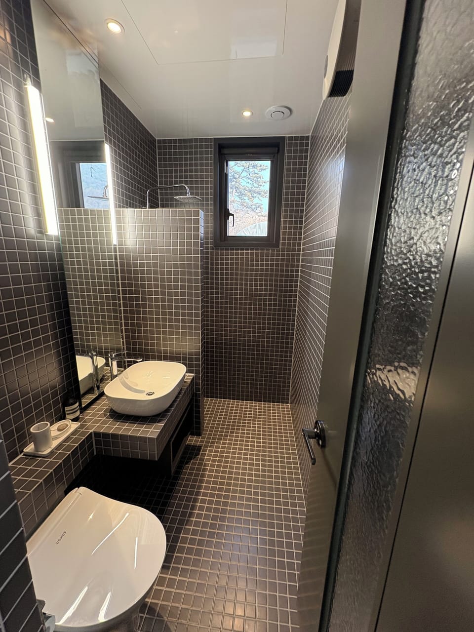 Premium Twin Room, Mountain View | Bathroom | Shower, hair dryer, slippers, towels