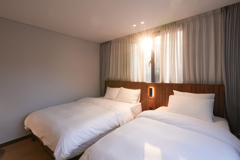Standard Twin Room, Mountain View | Premium bedding, down comforters, in-room safe, desk