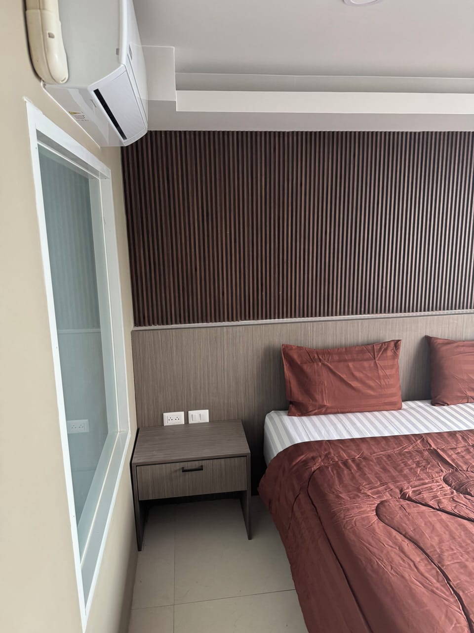 In-room safe, desk, laptop workspace, soundproofing