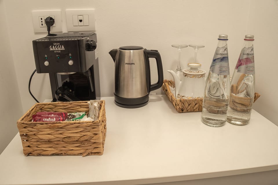 Comfort Room | Coffee and/or coffee maker