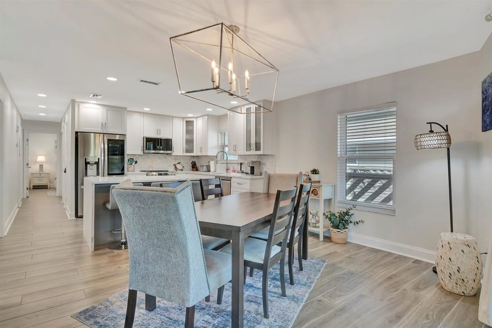 Premium Condo, 3 Bedrooms, Beachfront | Dining