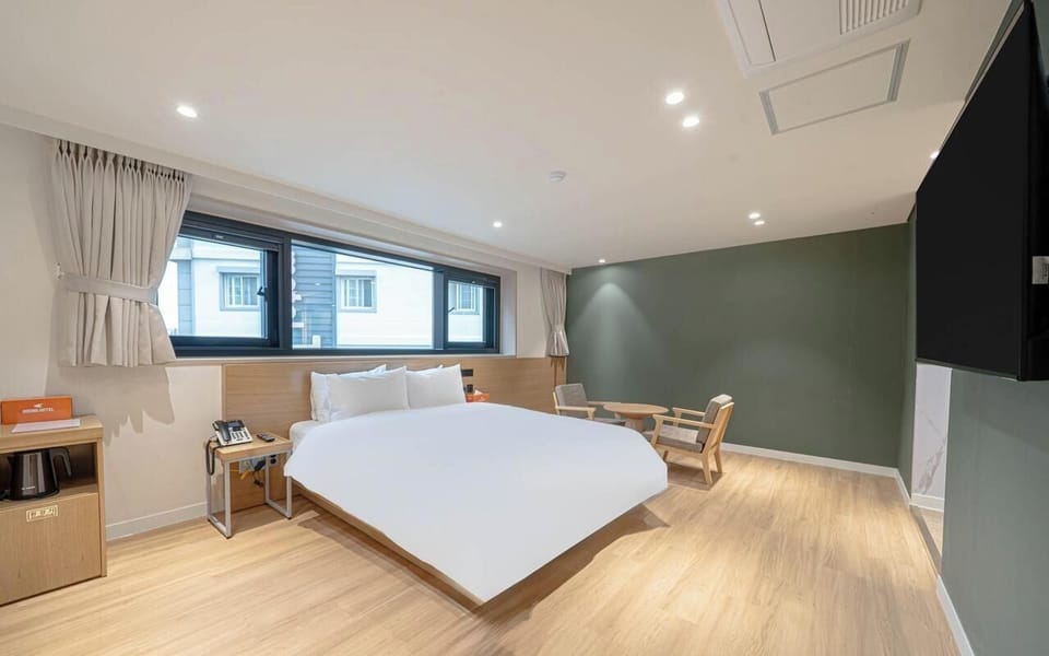 Deluxe Room | Soundproofing, free WiFi, bed sheets