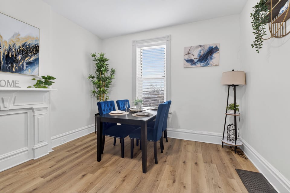 Comfort House | Dining