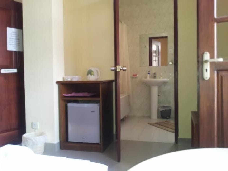 Standard Room | Mini-refrigerator
