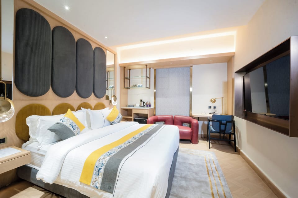 Premier Room, 1 King Bed | In-room safe, desk, blackout drapes, iron/ironing board (on request)