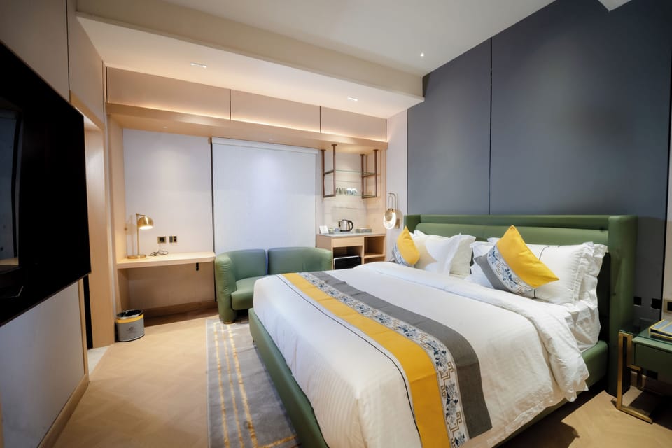 Premier Room, 1 King Bed | In-room safe, desk, blackout drapes, iron/ironing board (on request)