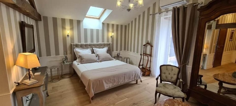 Luxury Suite, Private Bathroom | Individually decorated, individually furnished, blackout drapes