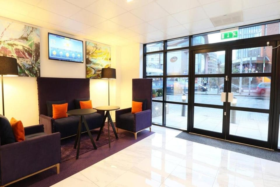 Entrance / Reception