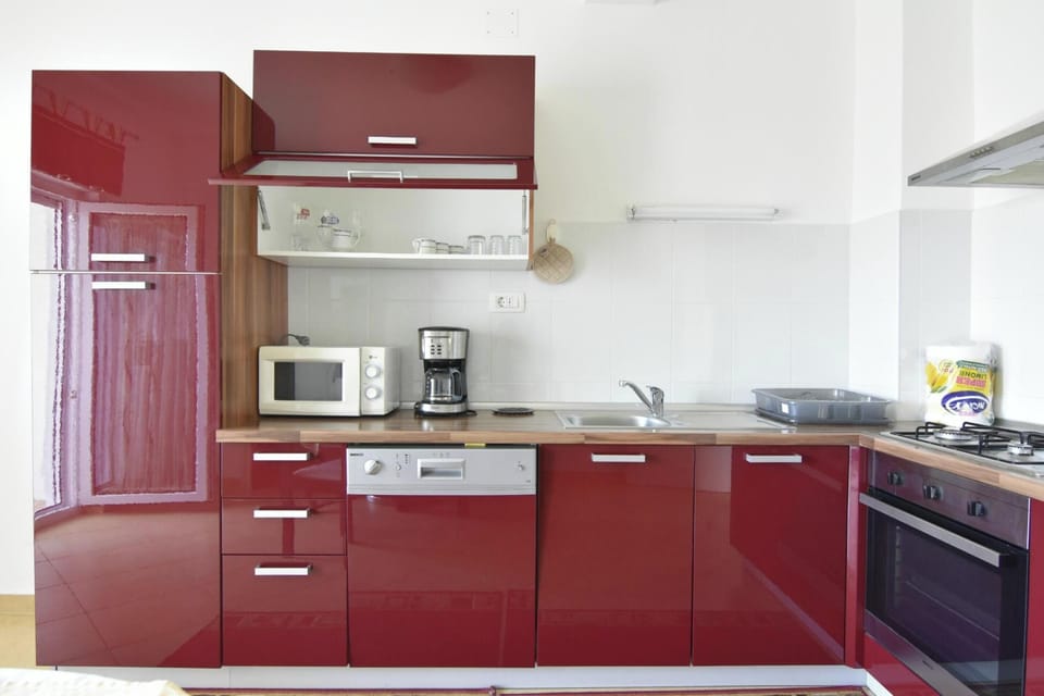 Apartment, 3 Bedrooms, Balcony, City View | Interior