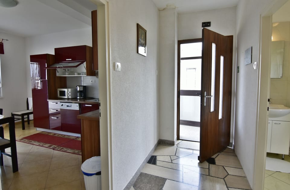 Apartment, 3 Bedrooms, Balcony, City View | Interior