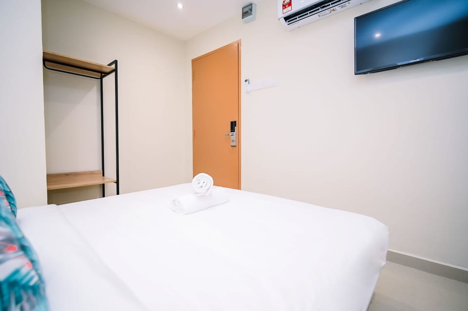 Standard Double Room (Standard Queen Room) | Iron/ironing board, WiFi (free)