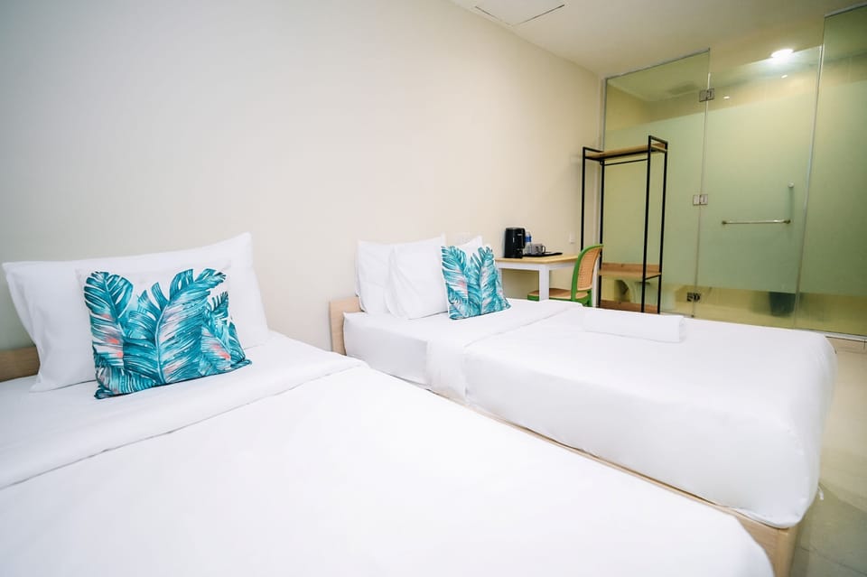 Standard Twin Room | Iron/ironing board, WiFi (free)