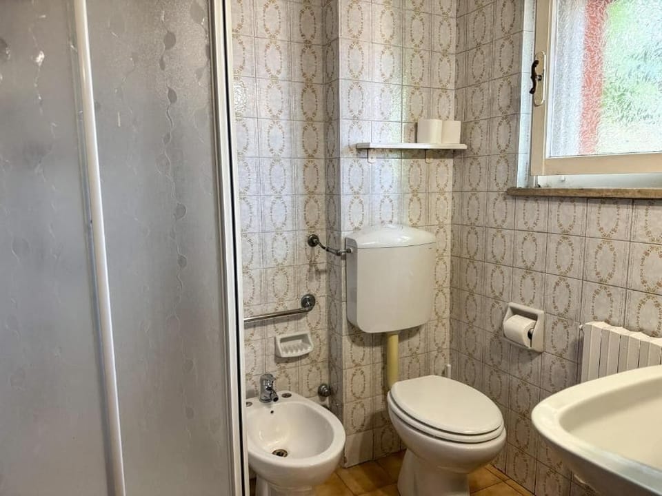 Standard Twin Room, Balcony, City View | Bathroom | Shower