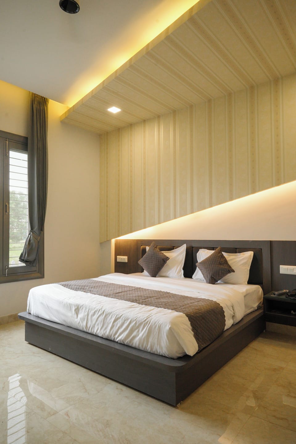 Deluxe Room, City View | Premium bedding, memory foam beds, desk, laptop workspace