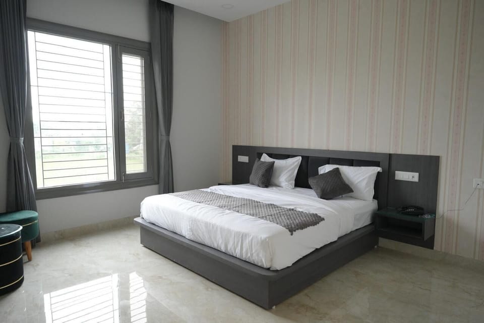 Superior Room | Premium bedding, memory foam beds, desk, laptop workspace