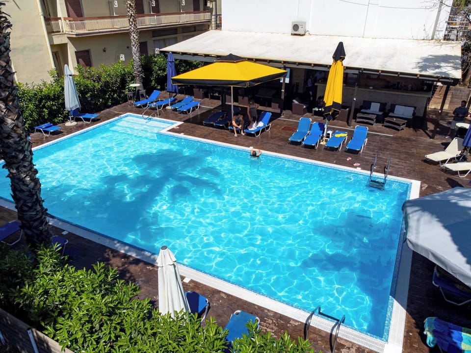 Refreshing outdoor pool, perfect to take a dip under the hot summer sun!