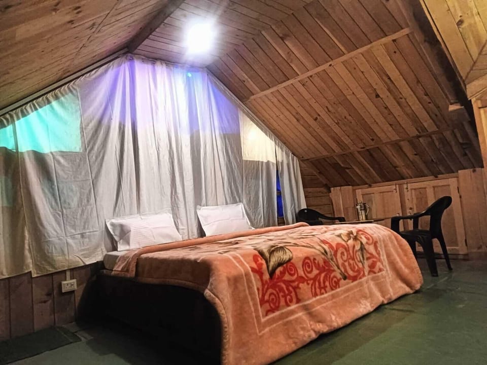 Cottage | Rollaway beds, free WiFi, bed sheets