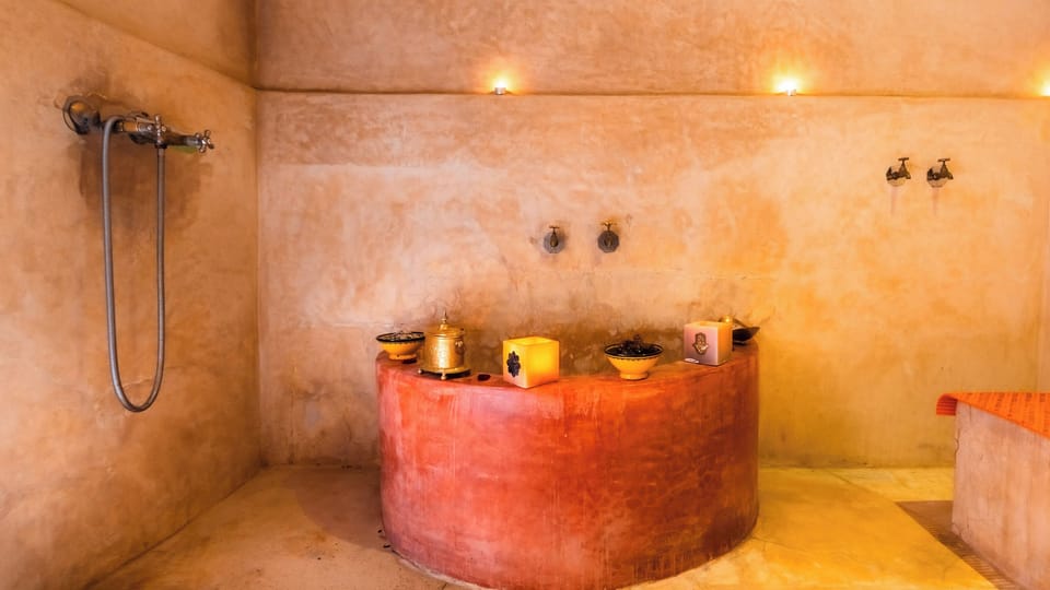 Couples treatment rooms, Turkish bath, deep-tissue massages
