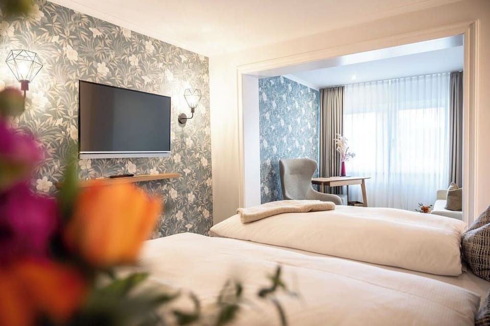 Junior Studio Suite | Premium bedding, down comforters, in-room safe, laptop workspace