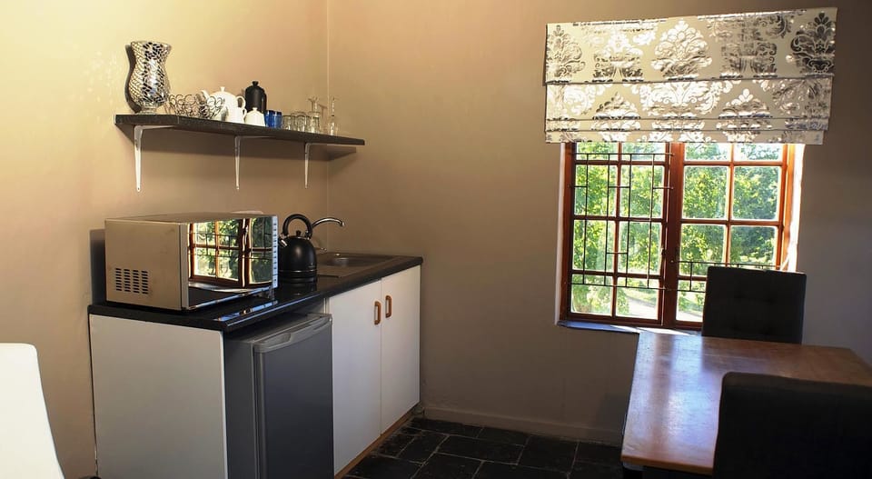 De Luxe 2 Bedroom Family Suite with own lounge, balcony and fireplace (2nd bedroom for kids u/12) | Private kitchenette | Mini-fridge, microwave, coffee/tea maker, electric kettle
