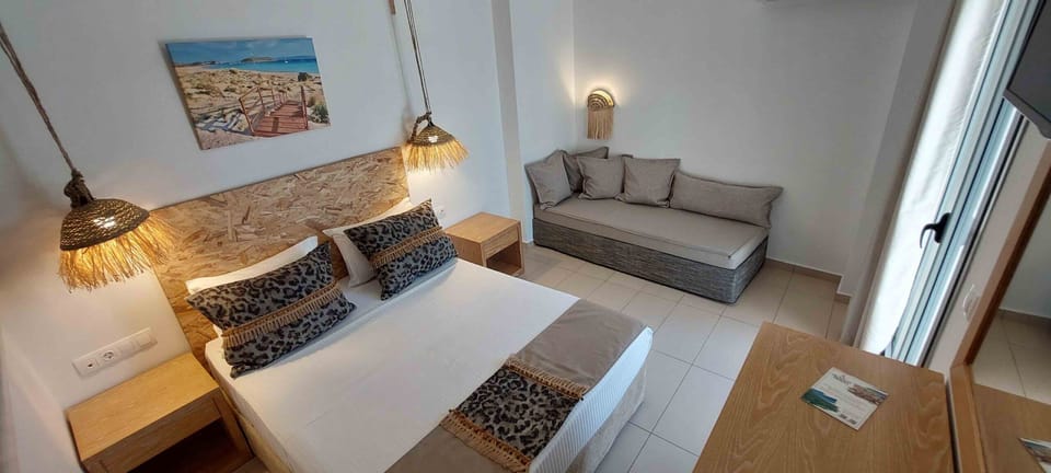 Deluxe Studio, Balcony, City View | Free WiFi