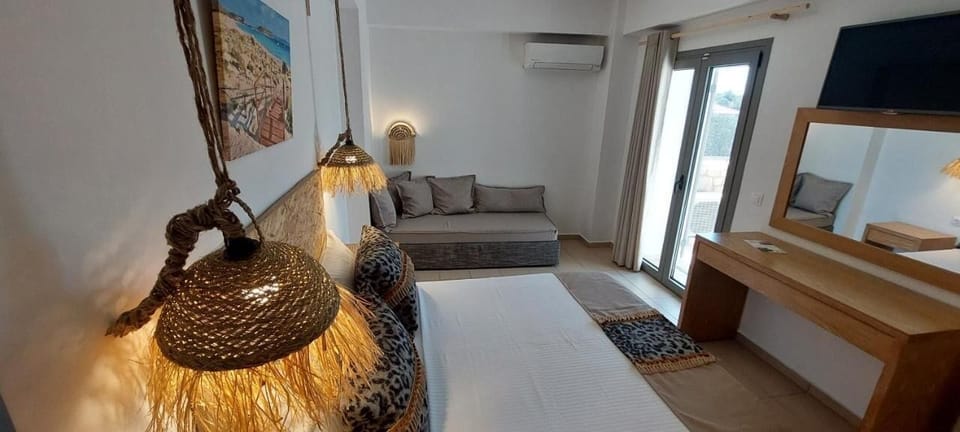 Deluxe Studio, Balcony, City View | Free WiFi