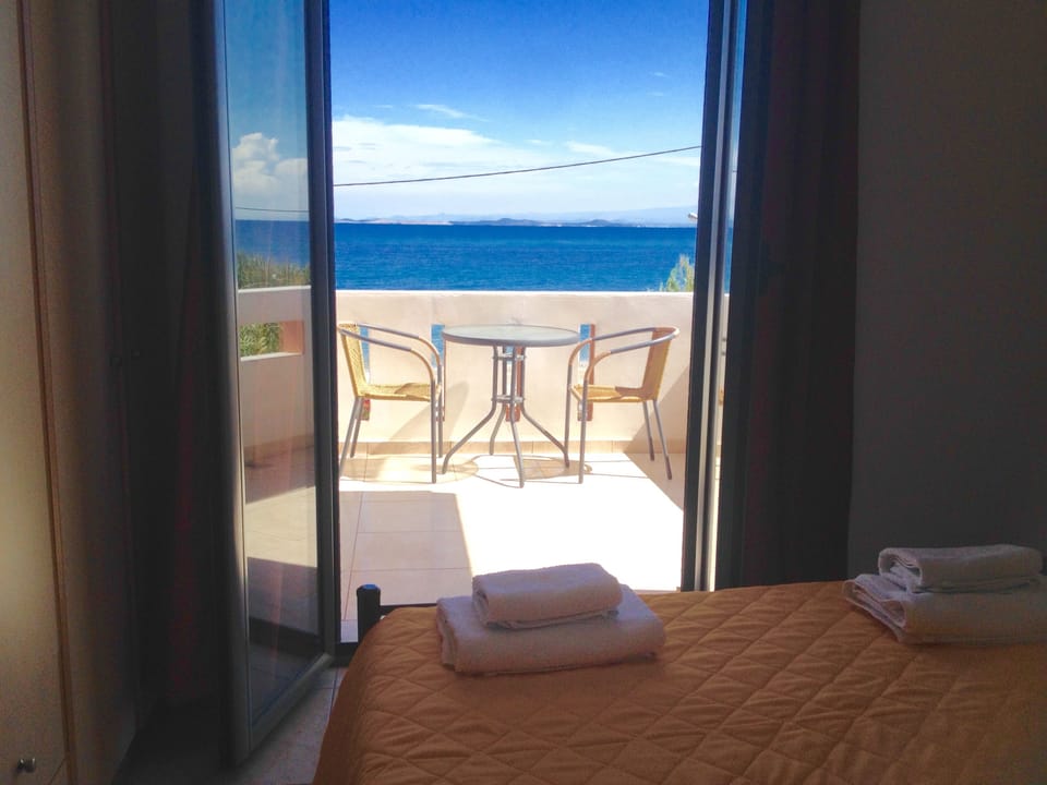 House, 2 Bedrooms, Sea View | Terrace/patio