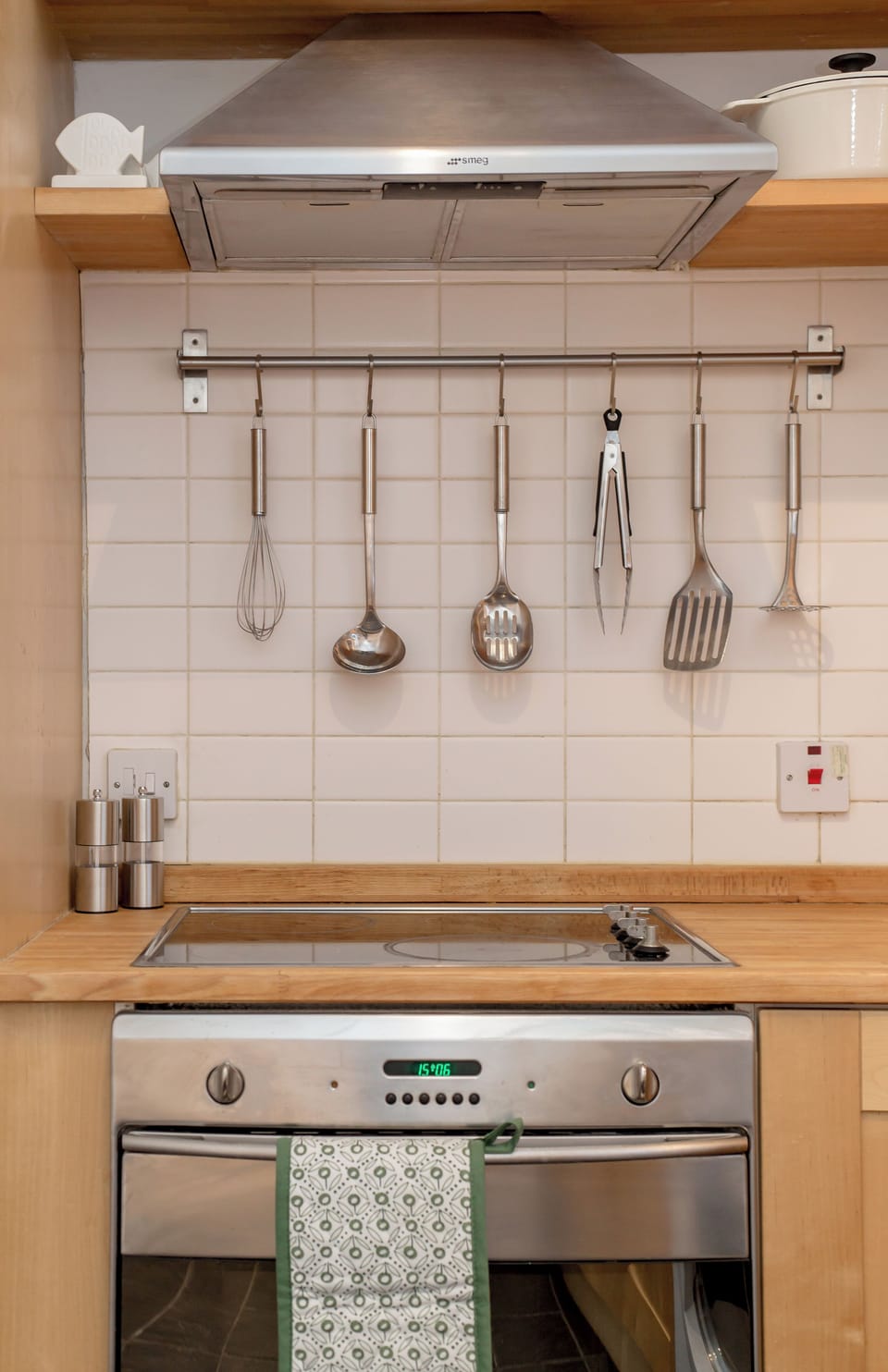 Apartment | Private kitchen | Fridge, microwave, oven, stovetop
